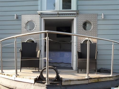 Houseboat Harbourside View 4*